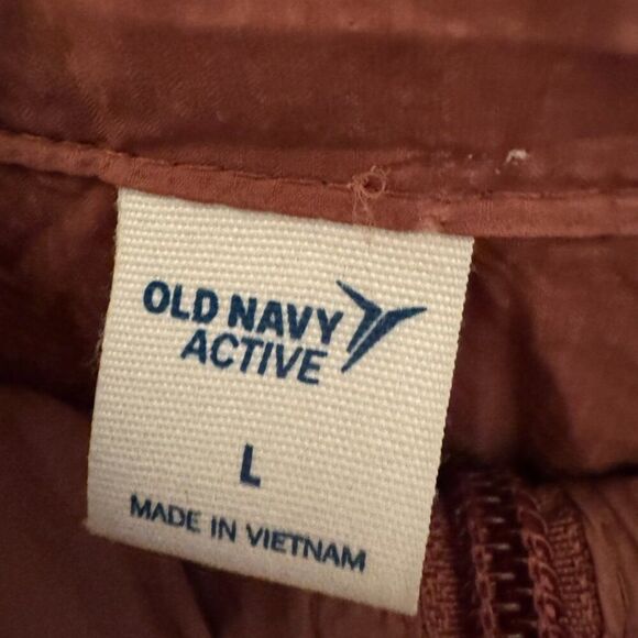 Old Navy Active Large Go-H20 Water-Repellent Hooded Rain Jacket in Cedarwood - Picture 9 of 10